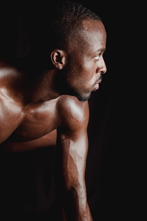Imagine de stoc gratuită din bărbat de culoare, bicepsul, caută în lateral