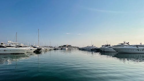 Бесплатное стоковое фото с вода, гавань, лодки