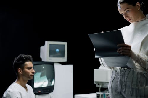 A Person Taking Notes While Talking to the Patient · Free Stock Photo