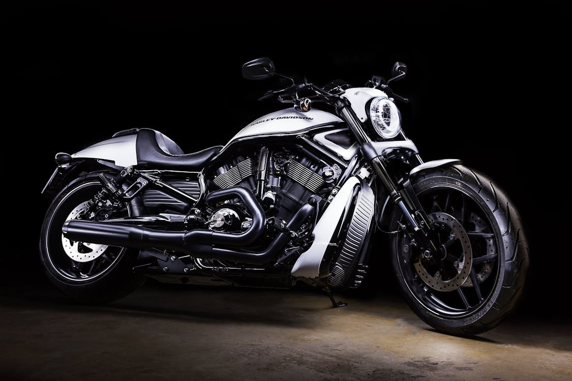 Ingyenes stockfotó éjszakai rúd, Harley Davidson, motorbicikli témában