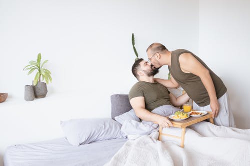 Free Couple Kissing on Bed Stock Photo