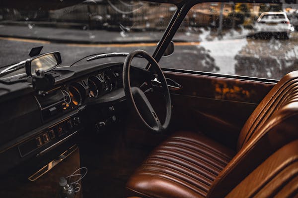 Cadillac Oldtimer Sitzrestauration – klassische Lederausstattung