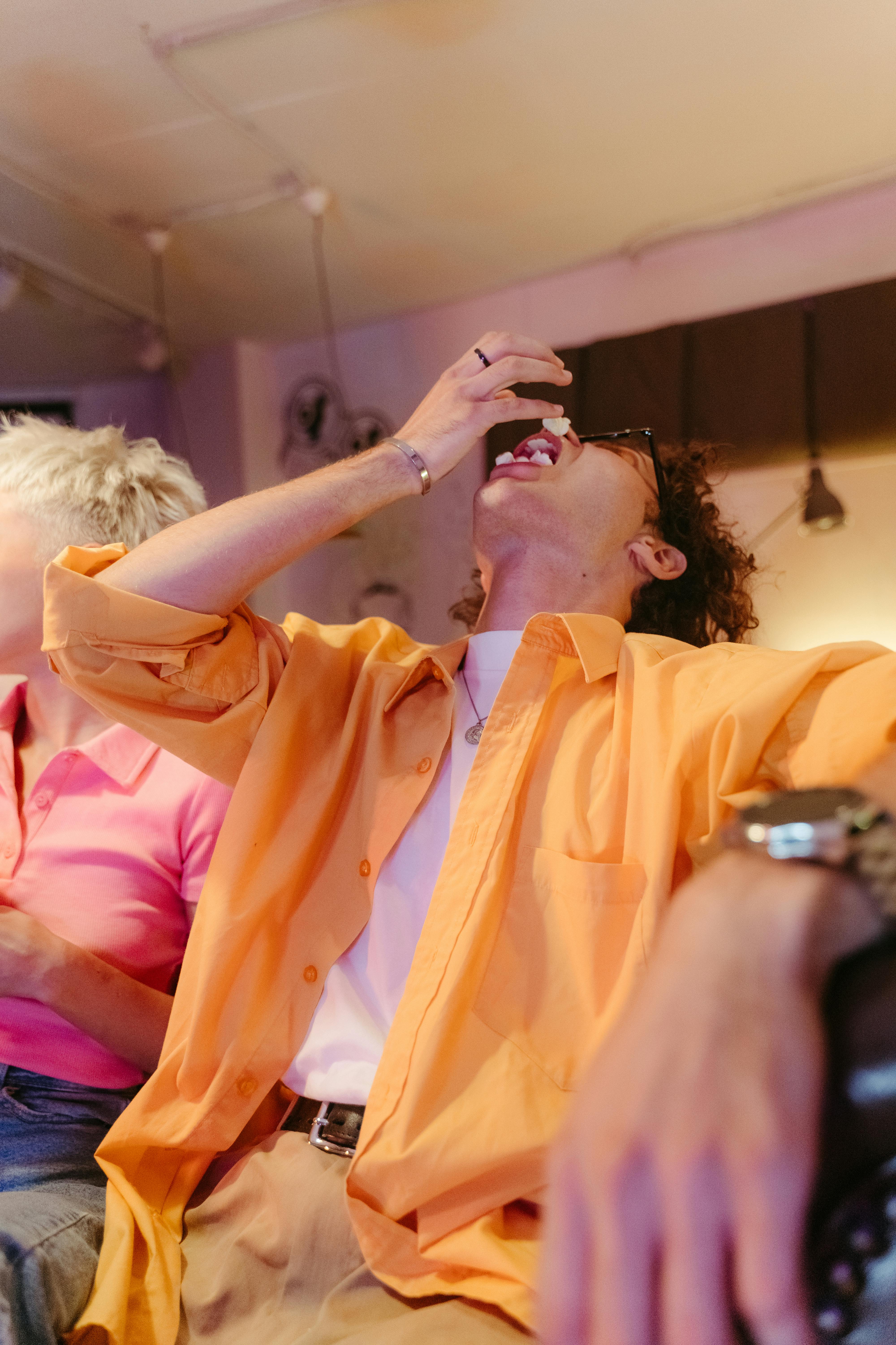 Gratuit Photos gratuites de à l'intérieur, activité de couple, ambiance décontractée Photos