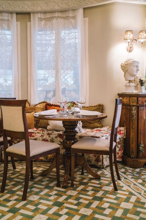 Free A cozy vintage-style dining area with elegant wooden furniture and decorative elements. Stock Photo