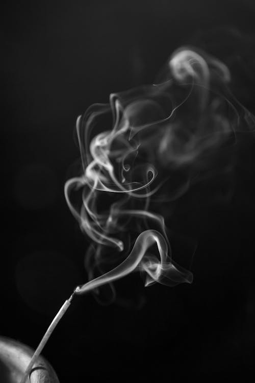 Bezpłatne Darmowe zdjęcie z galerii z czarno-biały, dym, kadzidło Zdjęcie z galerii