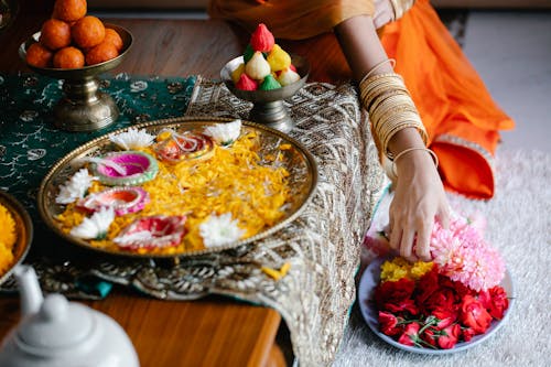 Foto d'estoc gratuïta de arranjament floral, casament indi, colorit