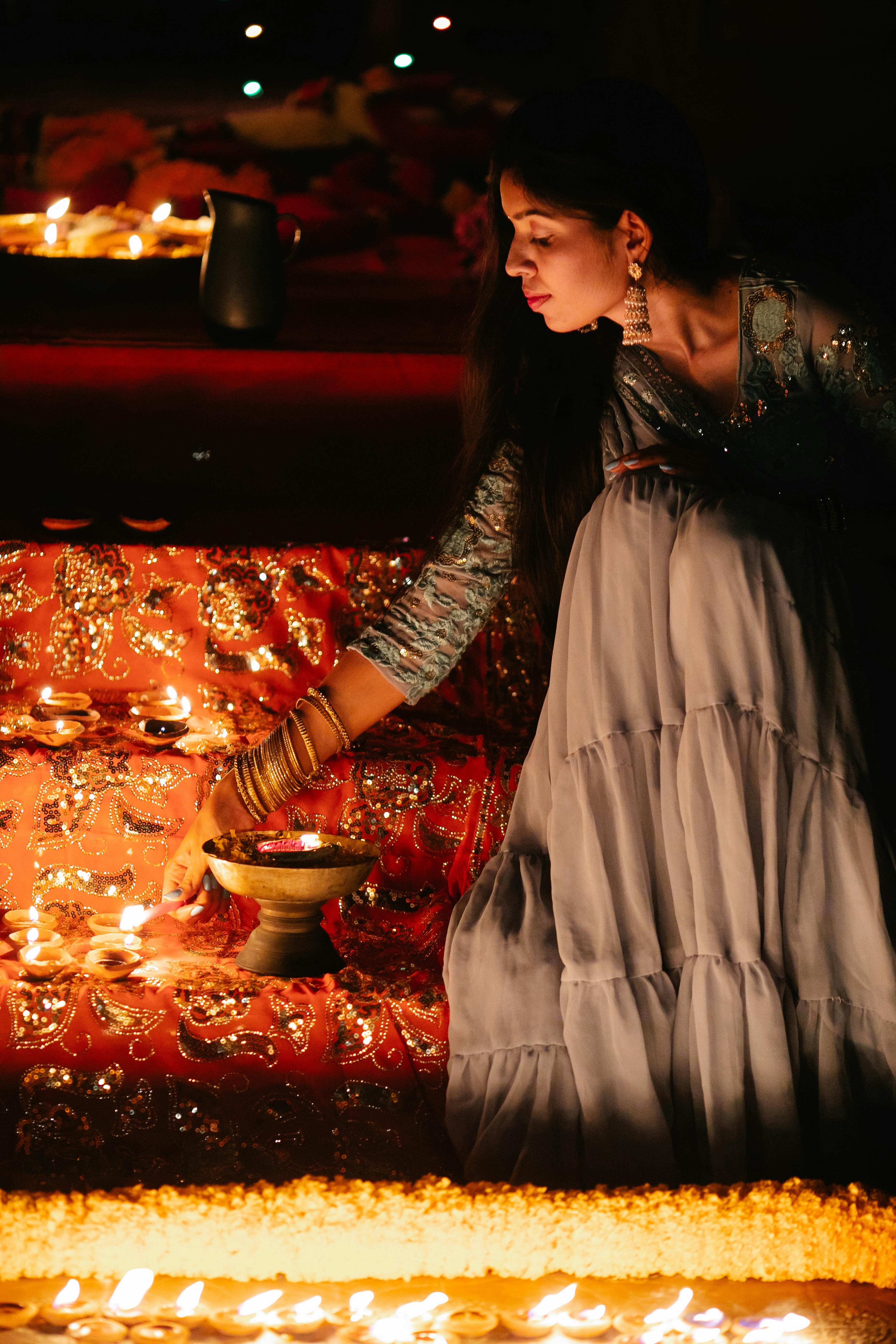 indian ladies Festival diwali Rangoli Click Picture Stock Photo - Alamy