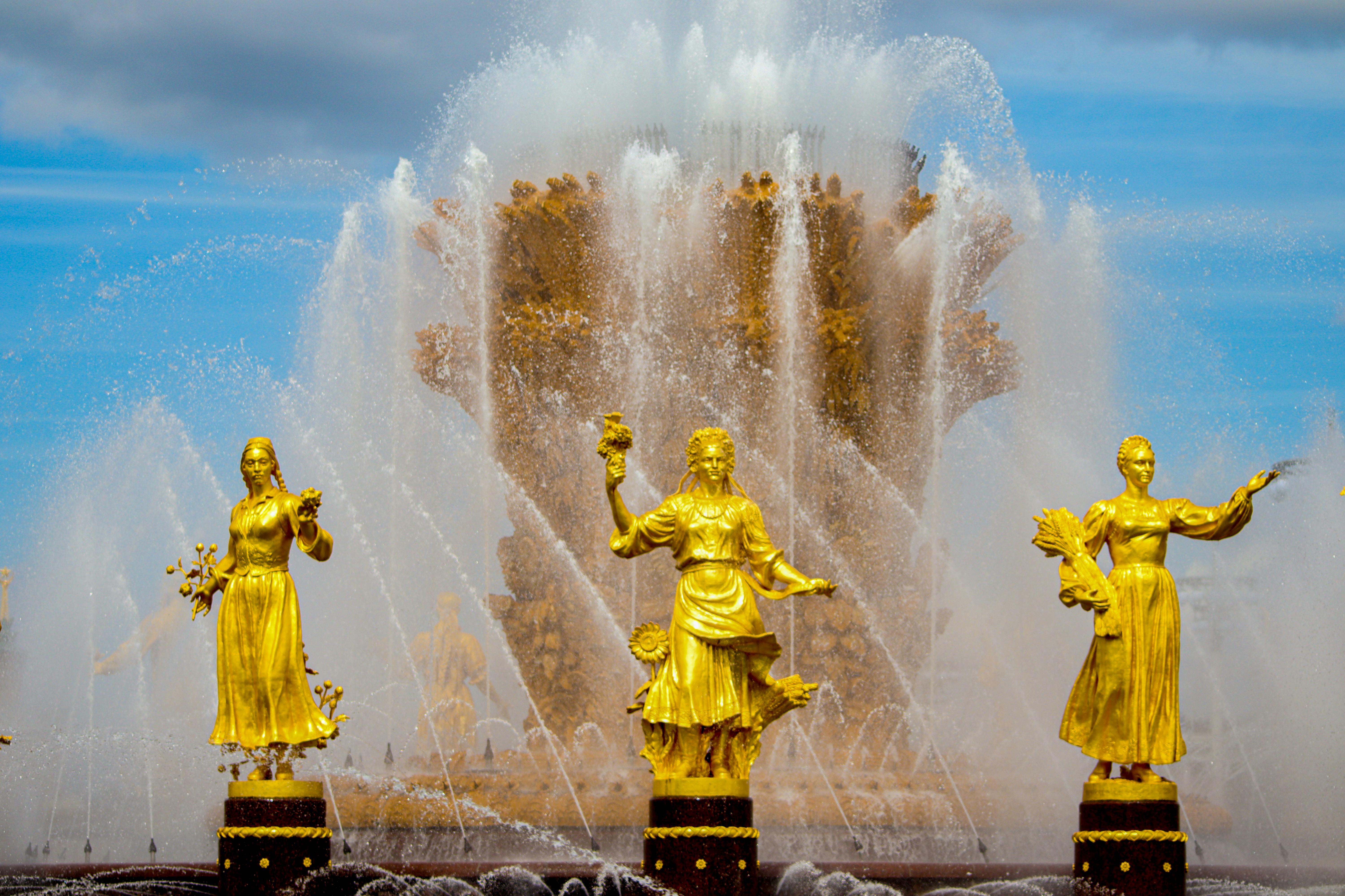 Gold Statues with Water Fountains · Free Stock Photo