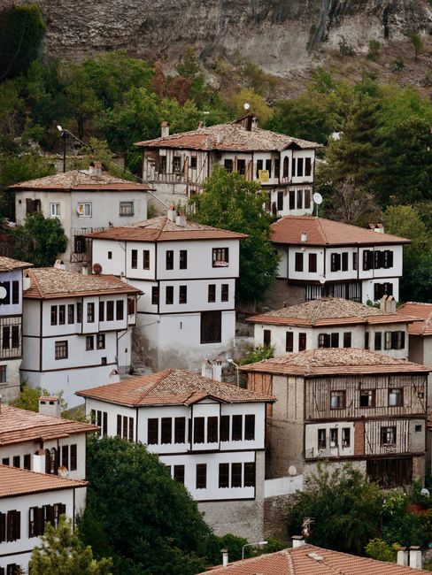 Charming Ottoman-style houses nestled in Safranbolu, Türkiye, showcasing unique architecture.