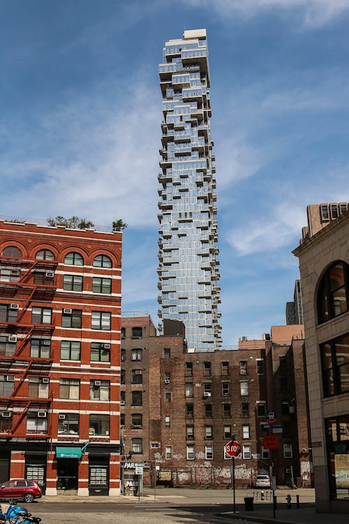 Foto profissional grátis de arquitetura contemporânea, arranha-céus, blocos residenciais