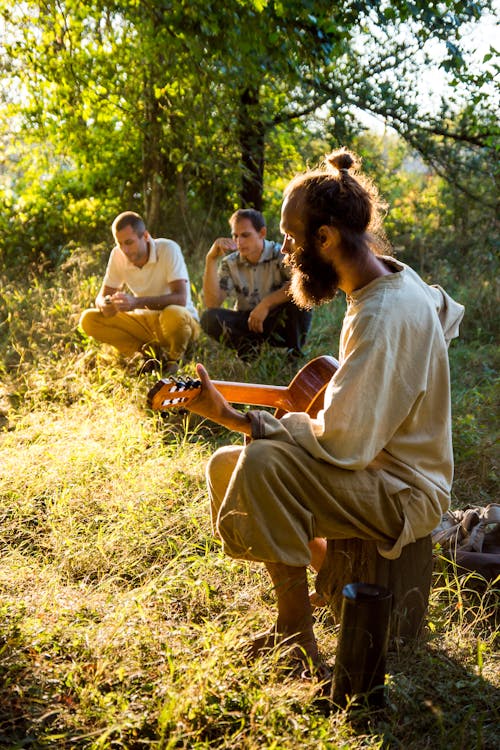 Gratis lagerfoto af folk, gademusikant, guitar