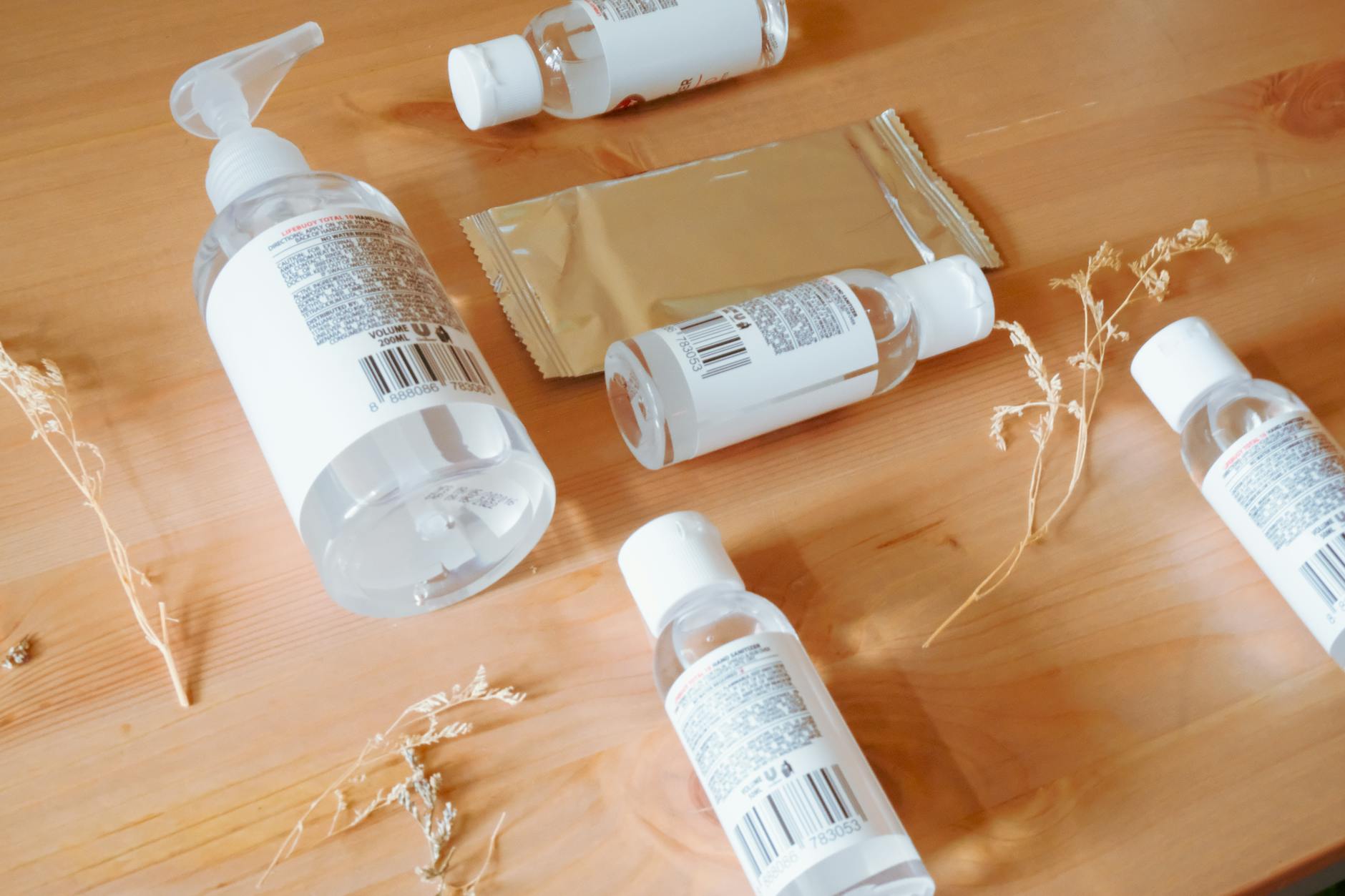 https://www.pexels.com/photo/hand-sanitizer-in-bottles-and-wipes-in-a-sachet-8891443/