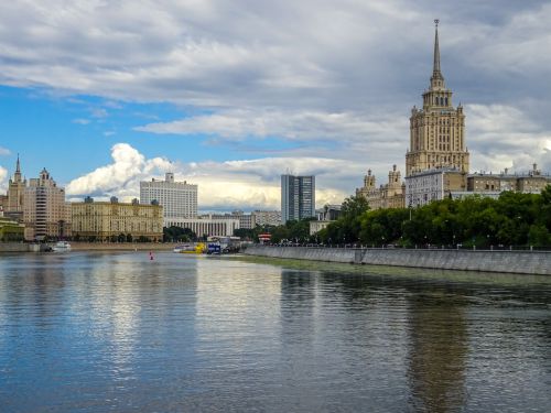 Free Picturesque view of Moscow's skyline featuring the Radisson Collection Hotel and the Moskva River. Stock Photo