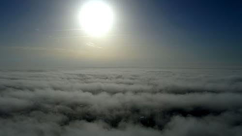 Ilmainen kuvapankkikuva tunnisteilla droonimateriaali, lentäminen, lentävät pilvien yläpuolella