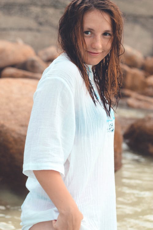 Foto d'estoc gratuïta de bonic, camisa blanca, dona