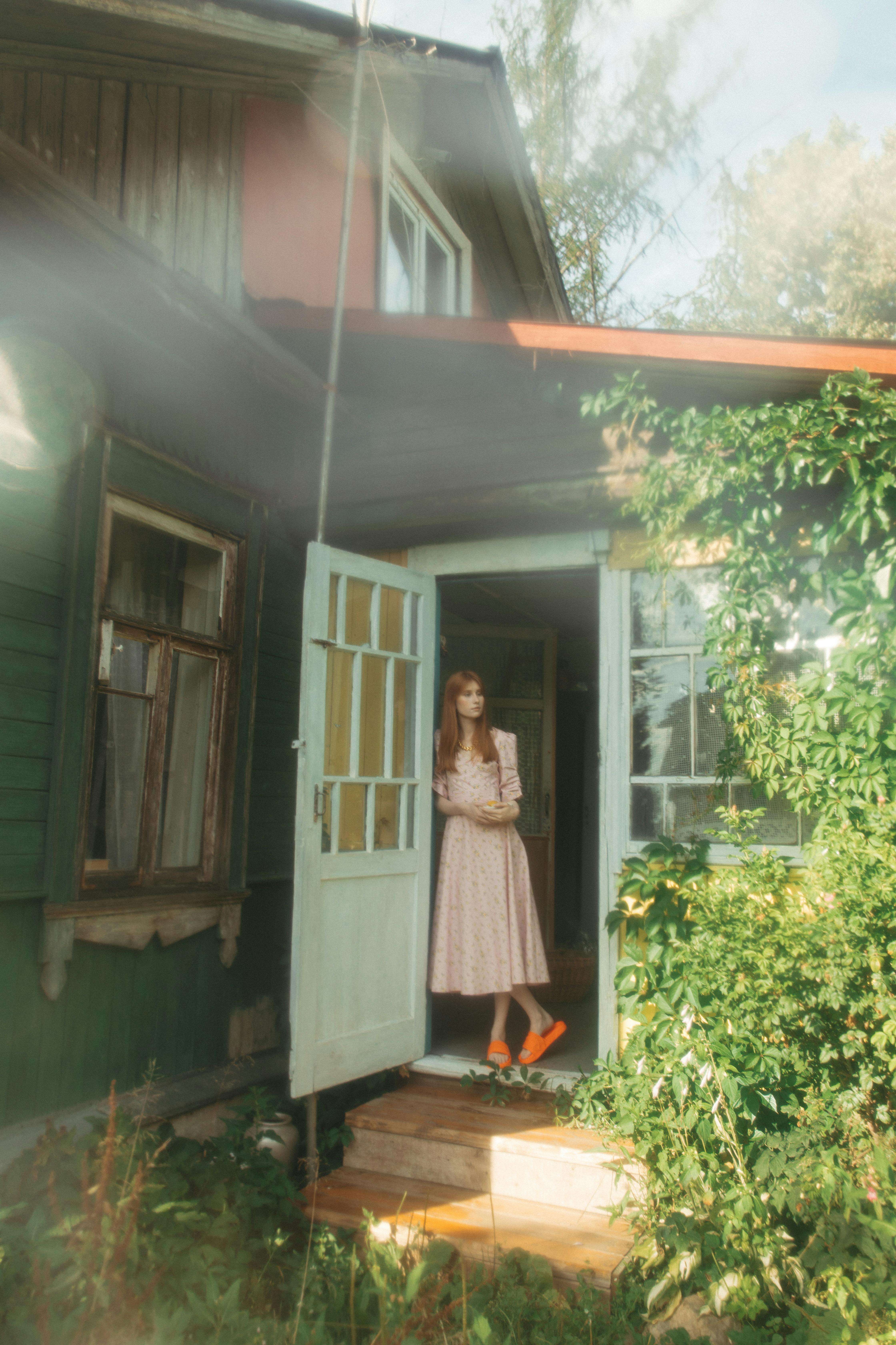 Which country has pretty woman?