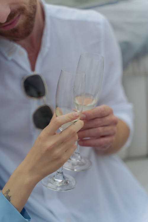 Kostnadsfri bild av champagneglas, händer, klirr