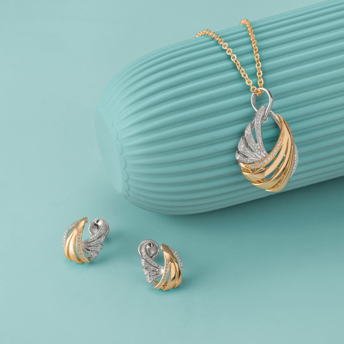 Diamond pendant jewellery