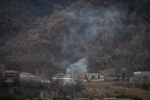 Základová fotografie zdarma na téma budovy, kouř, krajina