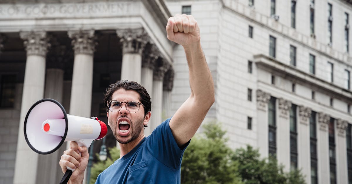 在野黨扭曲能源轉型真相 比燃煤污染更嚴重的政治污染