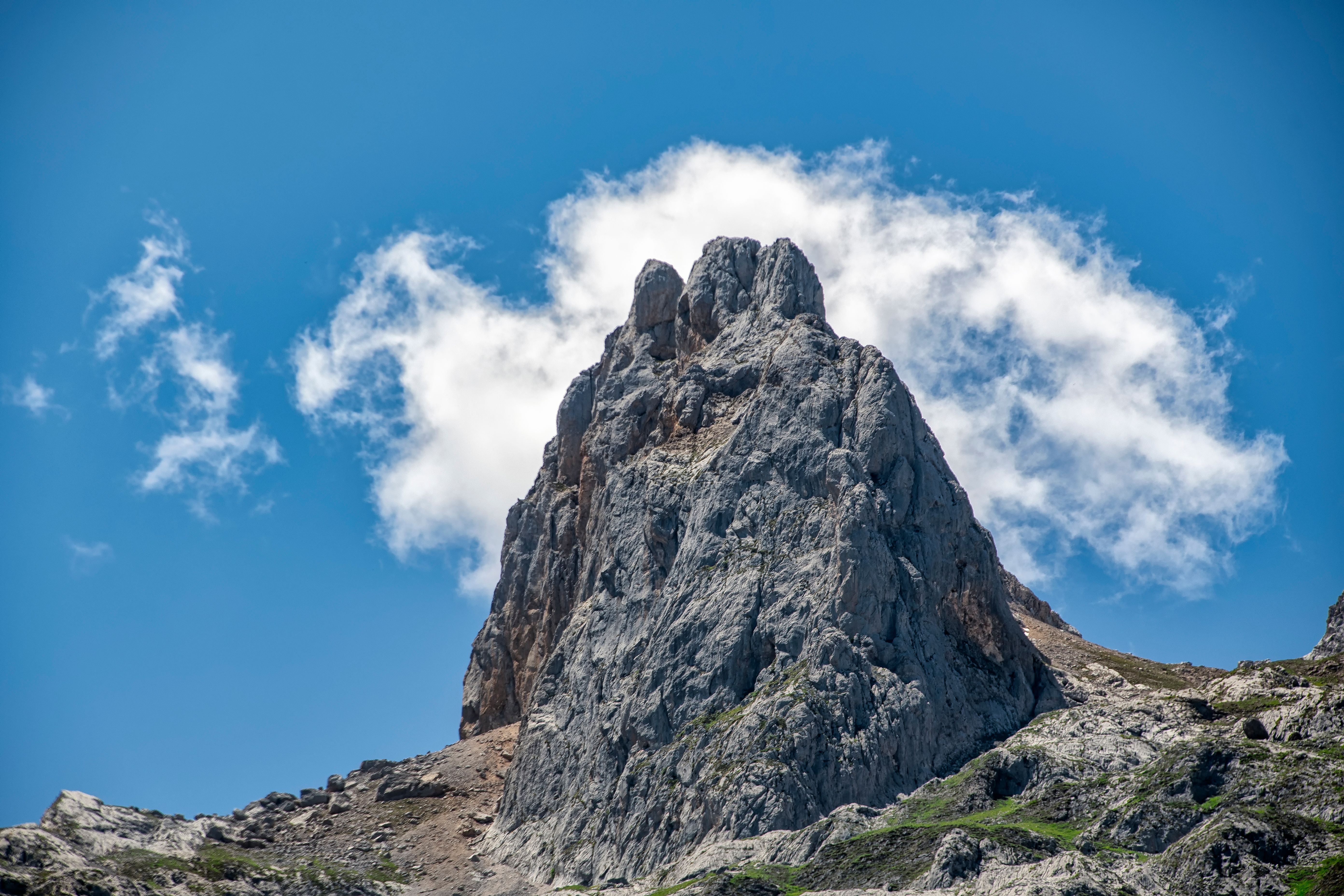Rocky Mountain Under the Blue Sky · Free Stock Photo