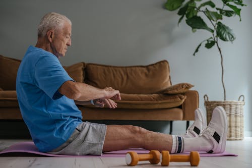 Kostnadsfri bild av äldre, blå skjorta, fitness