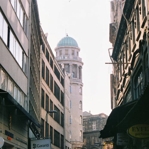 Kostnadsfri bild av byggnader, city street, deutsche orient bank