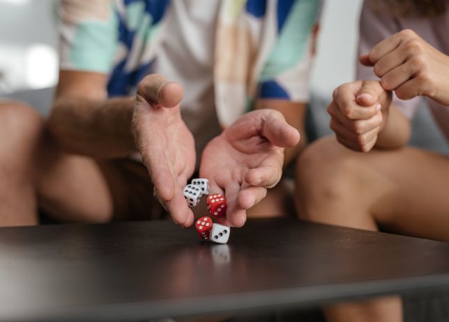 Online Casino: Spielautomaten und Live-Spiele im Überblick
