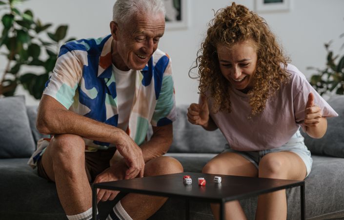 Online Spielautomaten im Casino mit verschiedenen Symbolen und Walzen