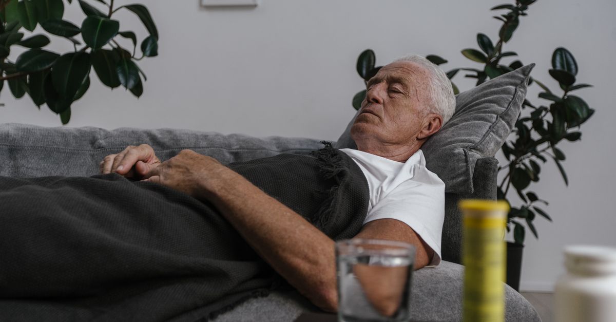 Είναι φυσιολογικό να τινάζομαι βίαια ακριβώς πριν αποκοιμηθώ;