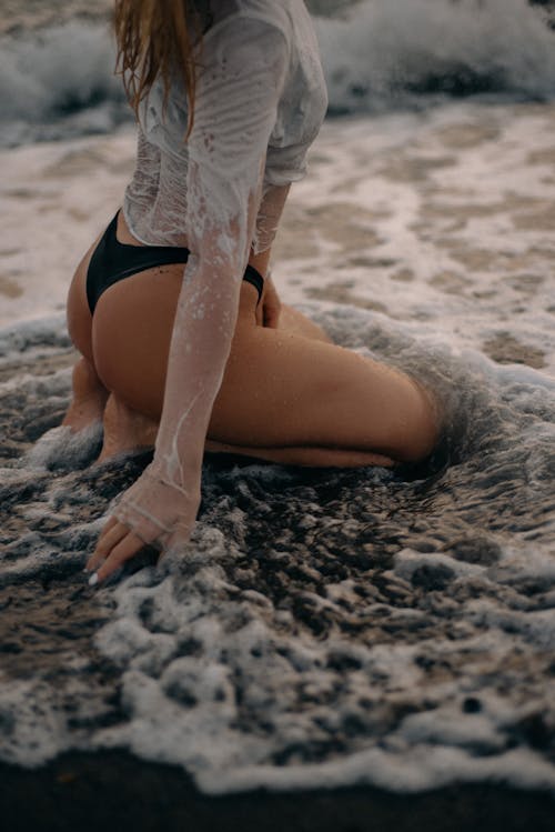 Безкоштовне стокове фото на тему «березі моря, вертикальні постріл, жінка»