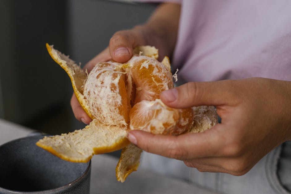Easy way to peel an orange with hands