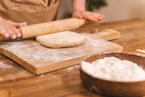 Foto profissional grátis de assando, borda, comida caseira