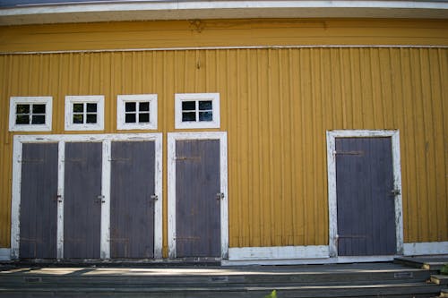 Gratis lagerfoto af årgang, bygning, døre