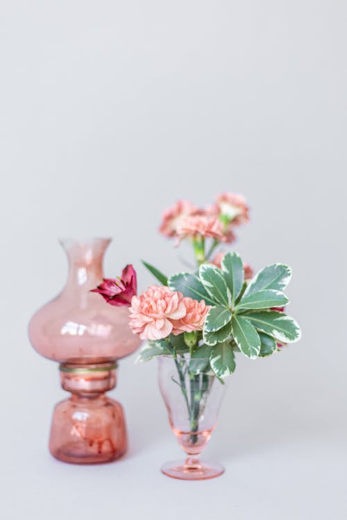 Foto profissional grátis de abajur, decoração, flores cor-de-rosa