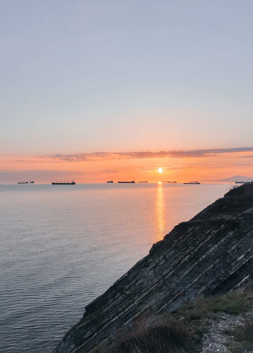 Ilmainen kuvapankkikuva tunnisteilla auringonlasku, dramaattinen, harmaa taivas