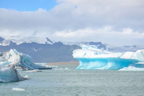Free Stunning icebergs floating in Iceland's Jökulsárlón Glacier Lagoon on a clear day. Stock Photo