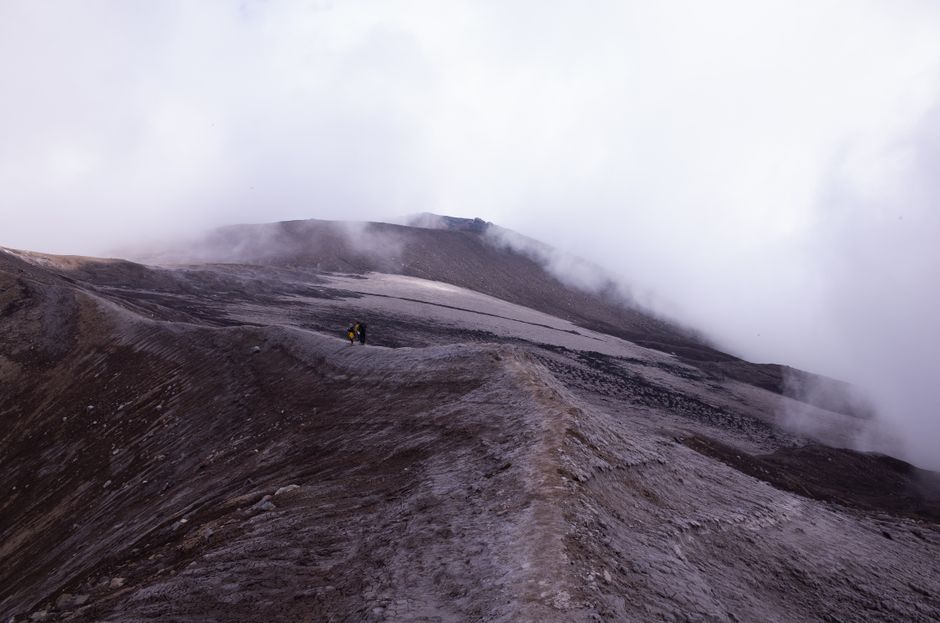 Gunung Lawu: Cerita Mistis dan Panduan Jalur Pendakian Gunung Lawu: Cerita Mistis dan Panduan Jalur Pendakian
