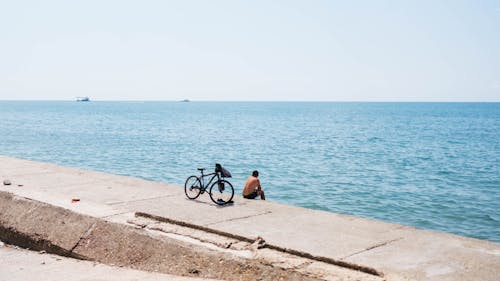 Fotos de stock gratuitas de agua, bicicleta, hombre