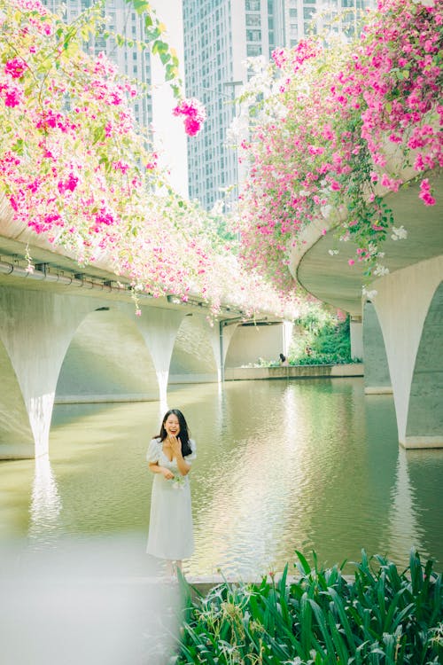Fotobanka s bezplatnými fotkami na tému architektúra, ázijský, biele šaty