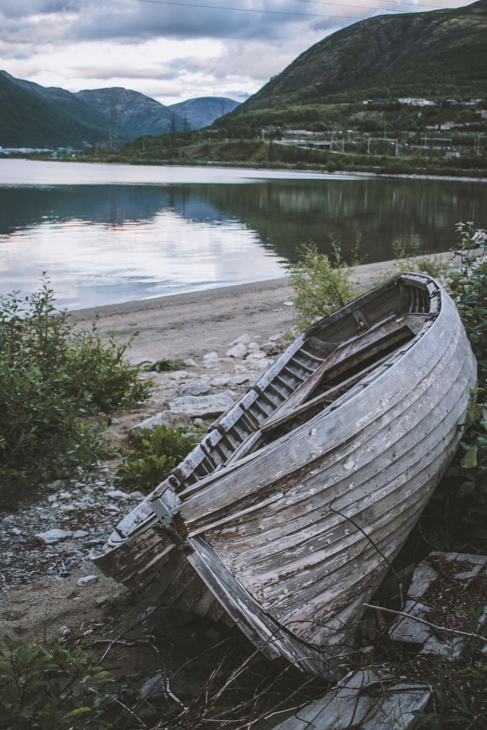 Brown Wooden Boat on the Shore · Free Stock Photo