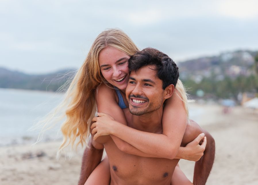 Online dating: starting a conversation on a niche platform