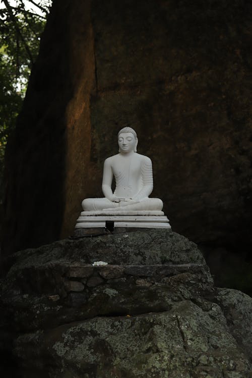 Free A White Buddha Statue Stock Photo