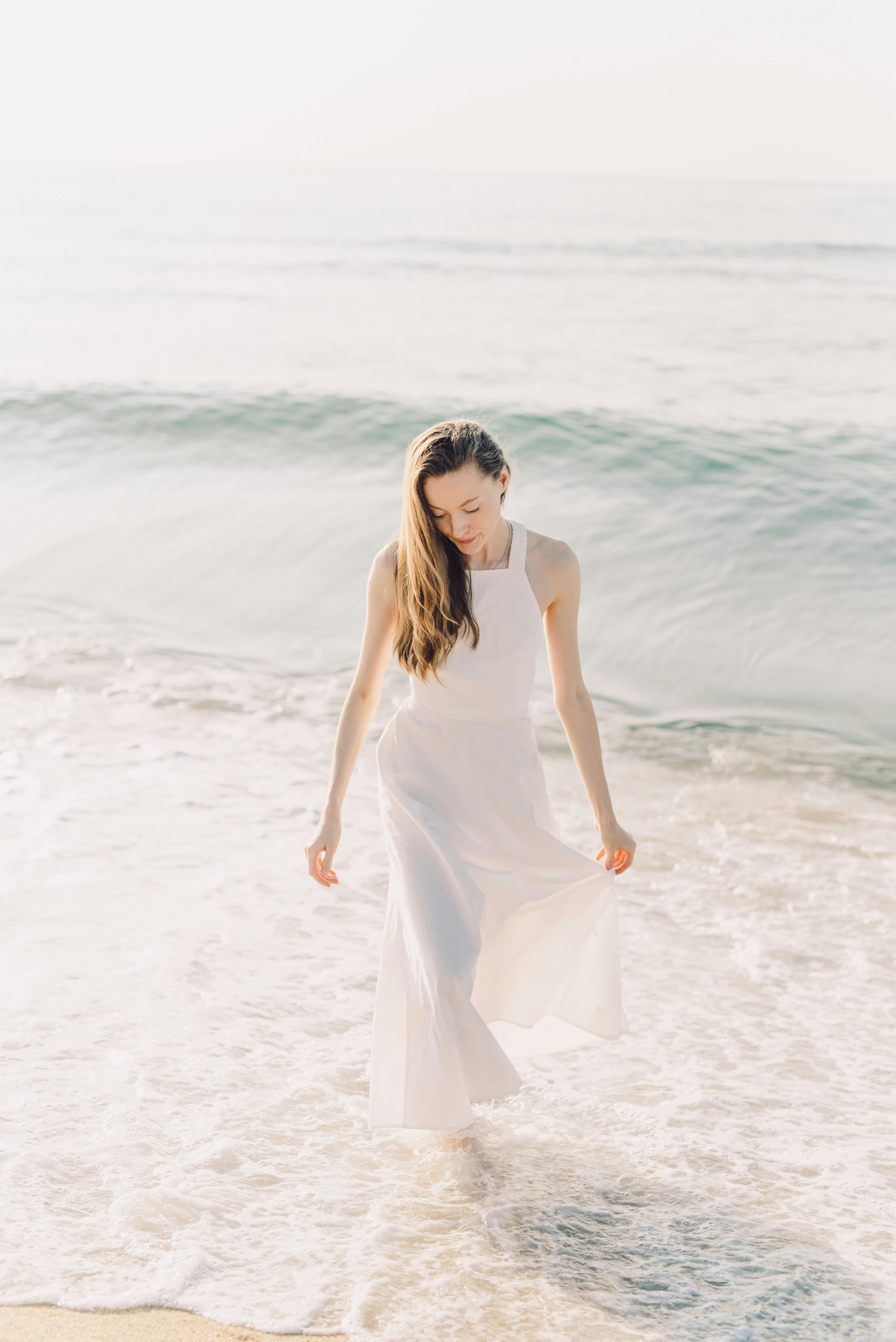 Women Walking on the Beach · Free Stock Photo