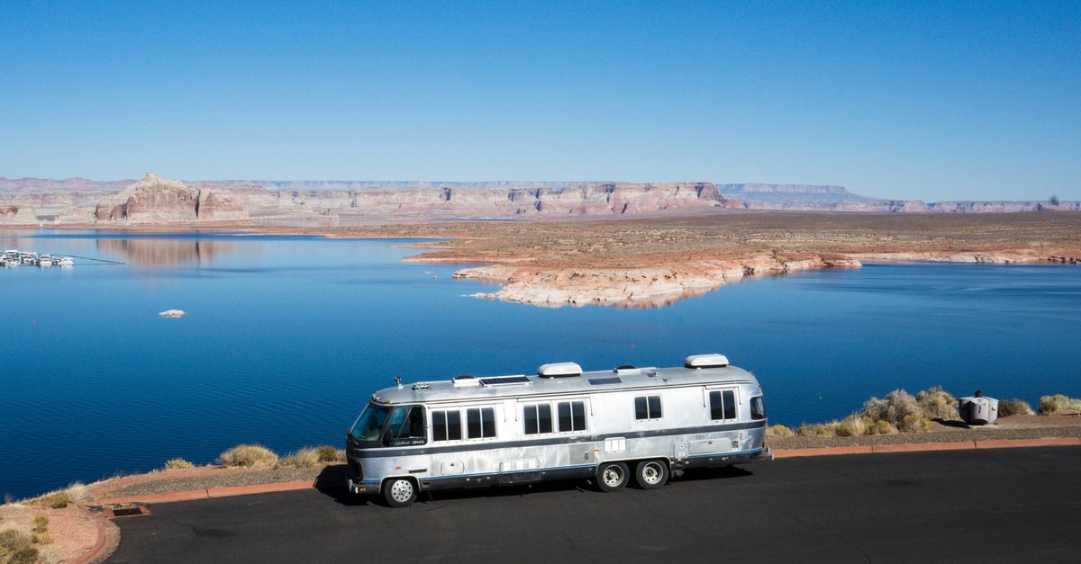 Jason Day Rv Bus A Camper Bus on the Roadside · Free Stock Photo