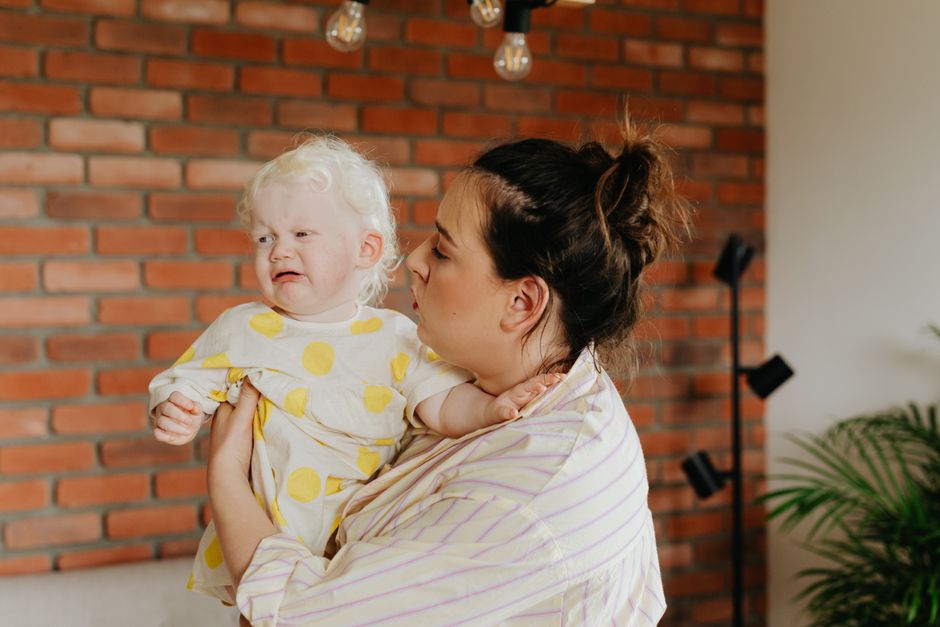 toddler crying mother leaving