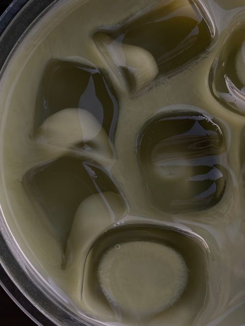 Free A detailed close-up of iced matcha tea with ice cubes creating a refreshing look. Stock Photo