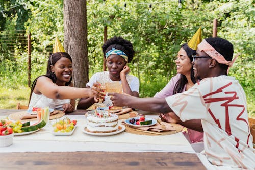Gratis stockfoto met Afro-Amerikaans, blij, buitenshuis