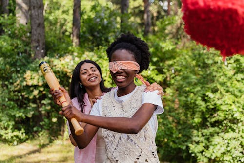 Kostnadsfri bild av afroamerikanska kvinnor, basebollträ, håller