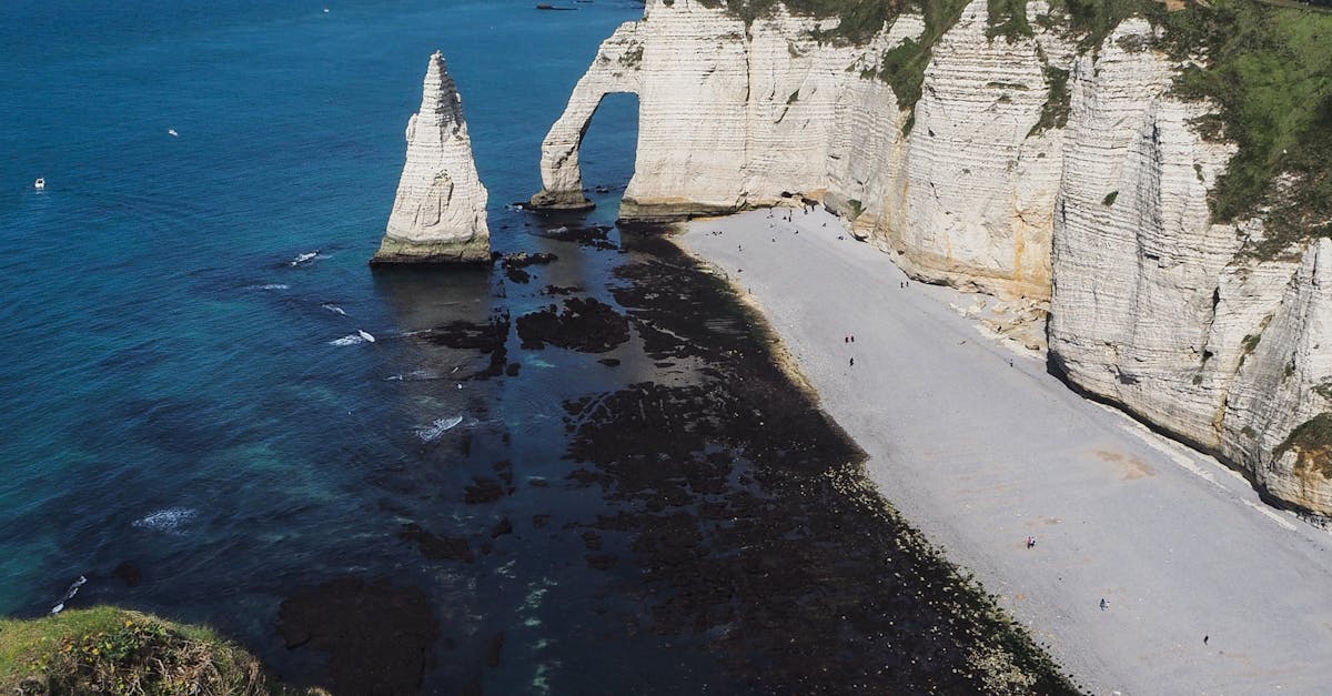 White Rock Formation on Sea Shore · Free Stock Photo